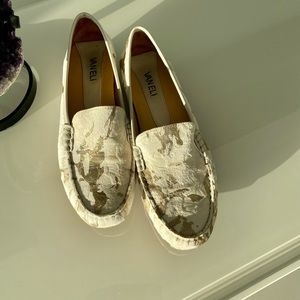Vaneli flats/driving shoes. Only wore a few times! Very fashionable 💗